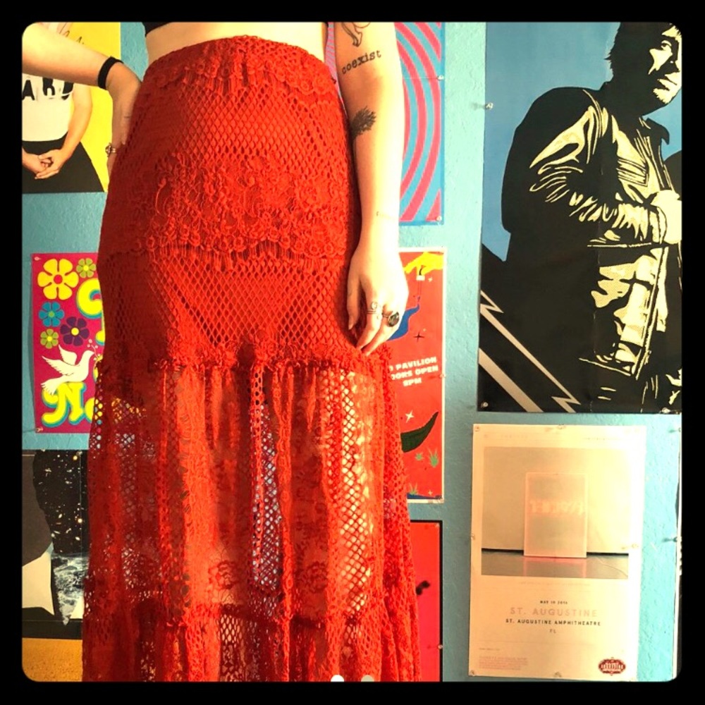 Lace skirt